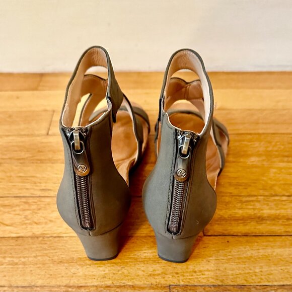 Adrienne Vittadini Olive Green Wedge Heel Sandals 10M New in Box - Picture 5 of 8